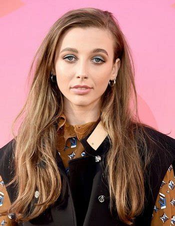 how tall is emma chamberlain in feet|Emma Chamberlain Bio, Birthday, Parents, Boyfriend,。